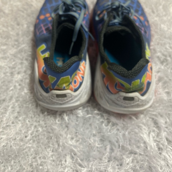 HOKA ONE ONE size 9.5 - Picture 10 of 10
